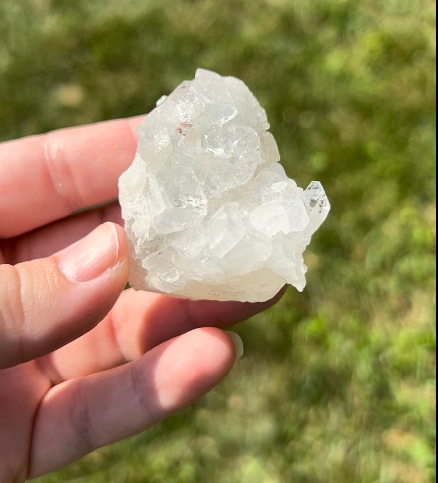 Apophyllite | I