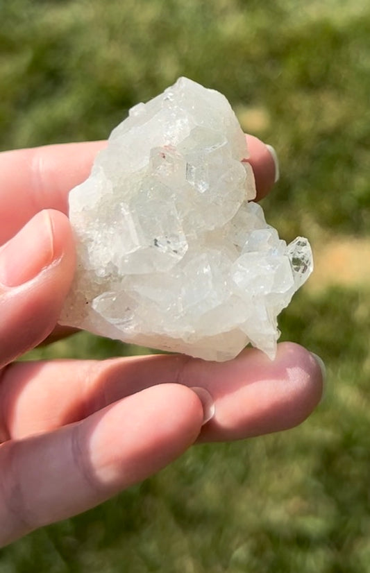Apophyllite | I
